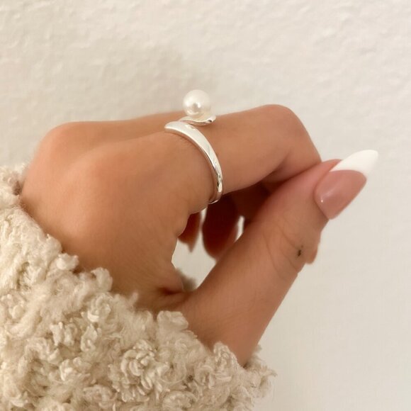 925 Sterling Silver Pearl Ring Minimalist Dainty Ring Pearl Accent Ring - Picture 6 of 8